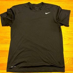 Men’s Nike Dri Fit Sports Shirt. Black. Size Medium.